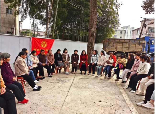 浮梁县妇联开展学习贯彻习近平总书记考察江西重要讲话精神和中国妇女十三大精神宣讲活动