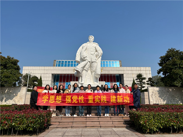 “缅怀革命先烈　汲取奋进力量”走进方志敏烈士纪念馆——景德镇市妇联党支部开展主题党日活动