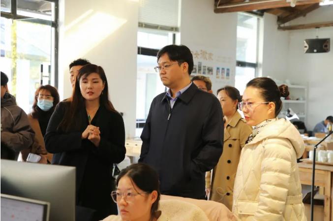 全国妇联宣传部、省妇联领导赴景德镇市珠山区调研