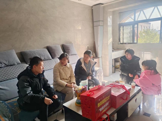 景德镇市妇联开展春节走访慰问援疆干部家庭活动