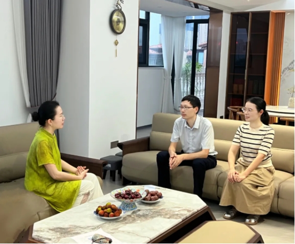 市妇联开展政治家访活动