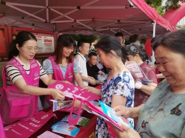 巾帼普法乡村行 筑牢禁毒家庭防线