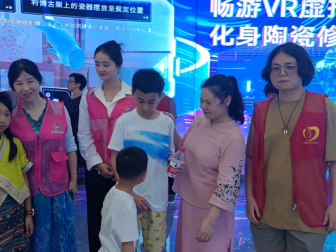 “快乐瓷娃”爱心妈妈公益夏令营欢乐开营