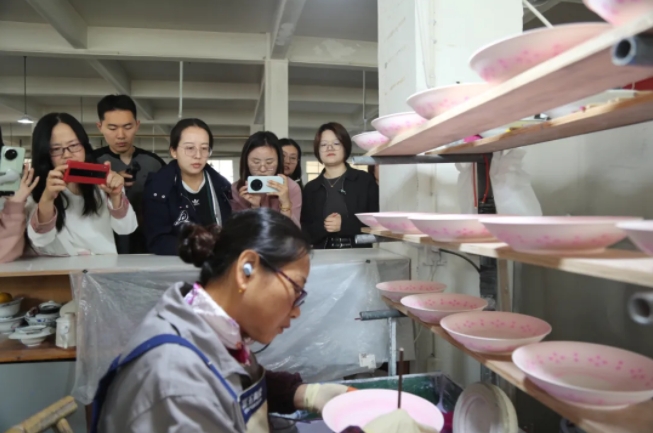 家国情·小家大爱系列之唱响妇联好声音——中央主流媒体看江西主题调研行走进景德镇