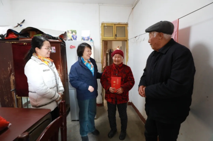 省妇联在珠山区开展春节走访慰问活动