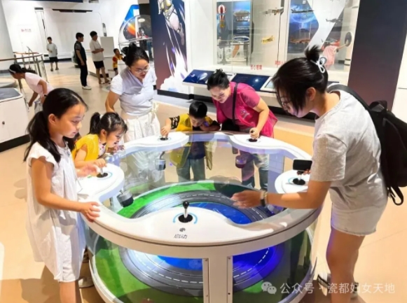 点亮科学梦想 启迪智慧童心|景德镇市妇女儿童活动中心走进市科技馆“科学之夜”，以科学魅力赋能亲子共育